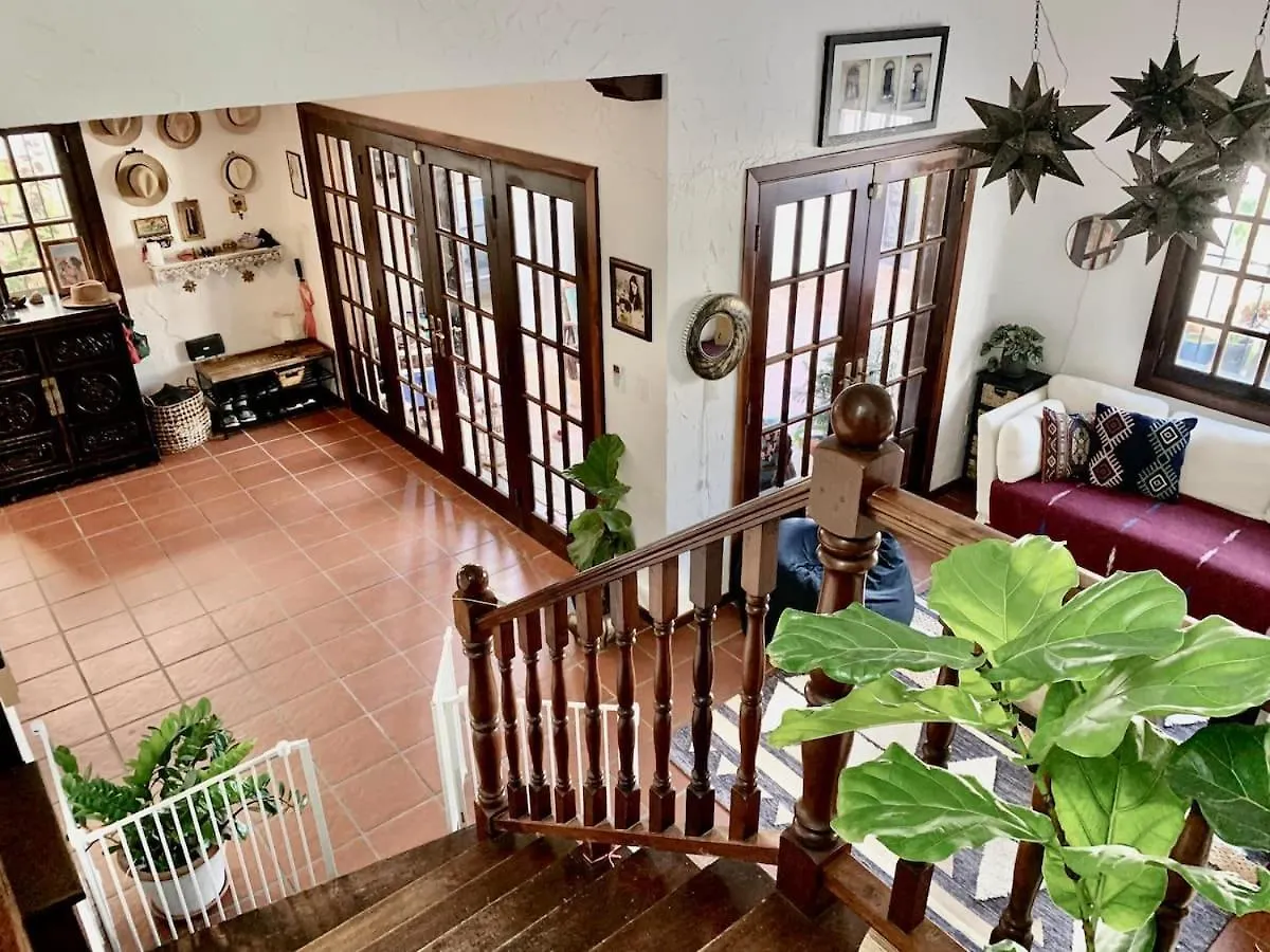 Footprints Beach House At Yardley Place San Juan