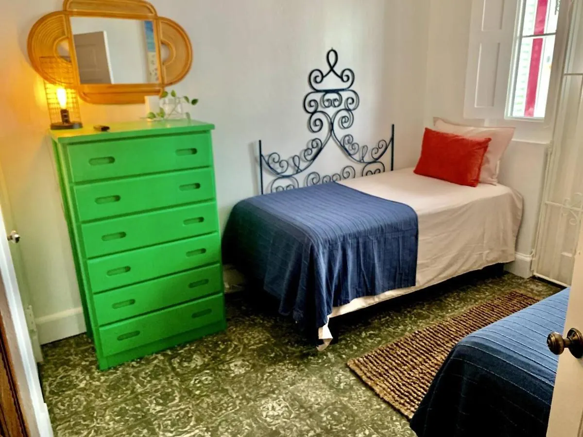 Footprints Beach House At Yardley Place San Juan