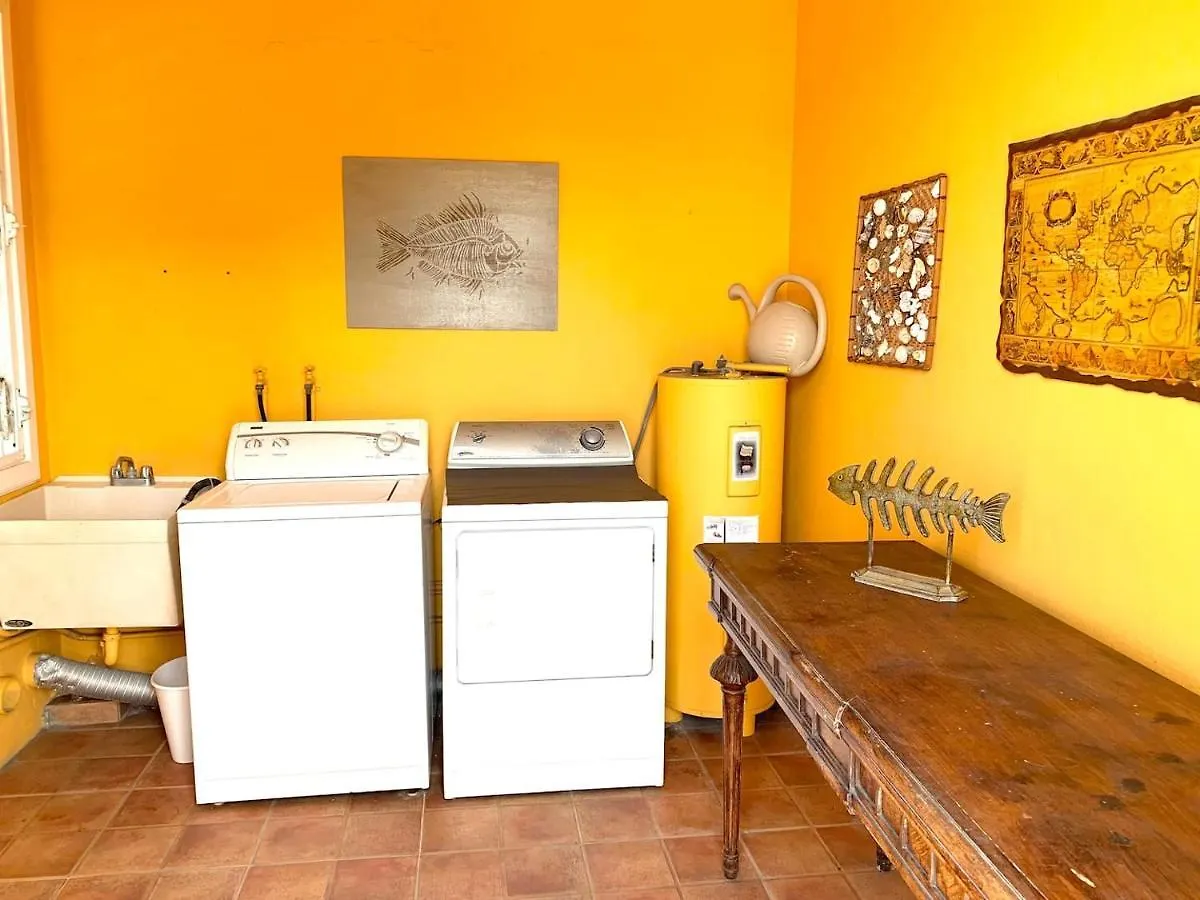 Footprints Beach House At Yardley Place San Juan Holiday home