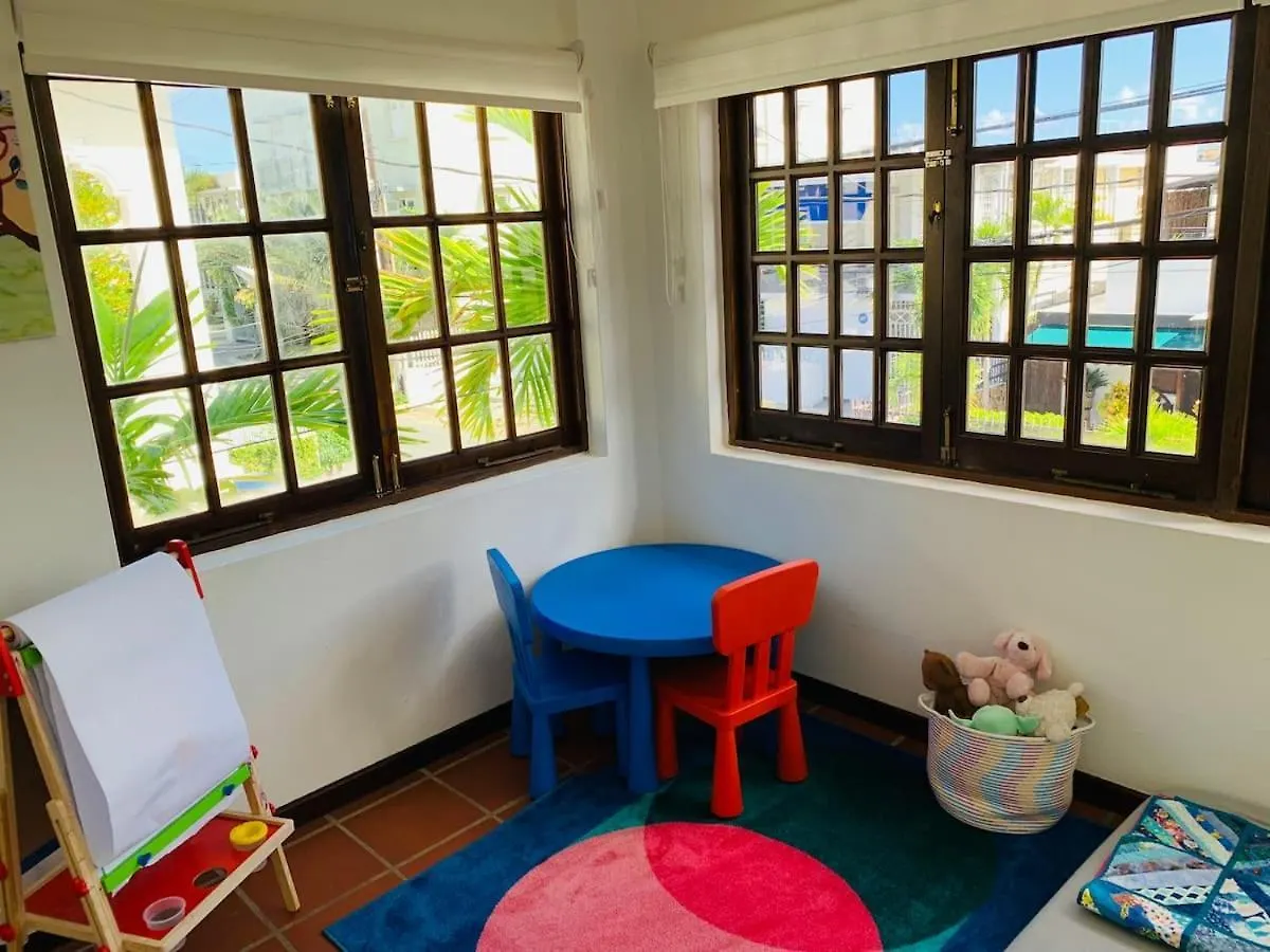 Footprints Beach House At Yardley Place San Juan Holiday home